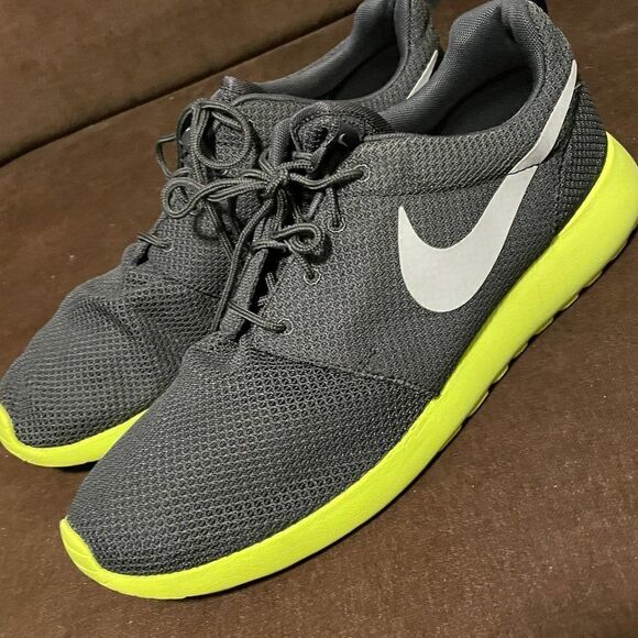 NIKE Excellent Charcoal Grey Lime Green Midsole Roshe Run Mens 12 US 46 EUR - Picture 3 of 7